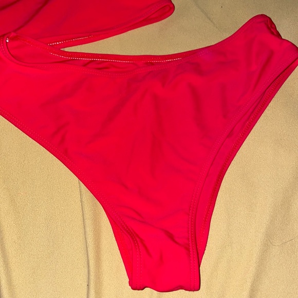 Red Two-Piece. - Picture 3 of 4